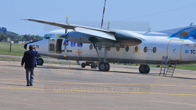 Símbolo. El Fokker-27 realiza sus últimos vuelos de despedida y llevó a Veteranos de Guerra.