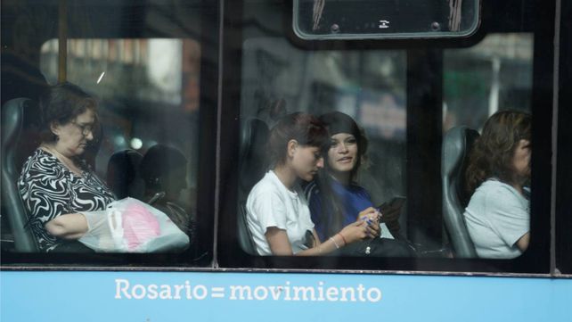 El transporte urbano fue uno de los servicios con mayor caída.