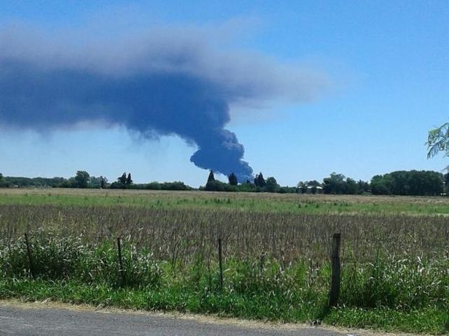 Incendio de magnitud en una planta aceitera de San Jerónimo Sud
