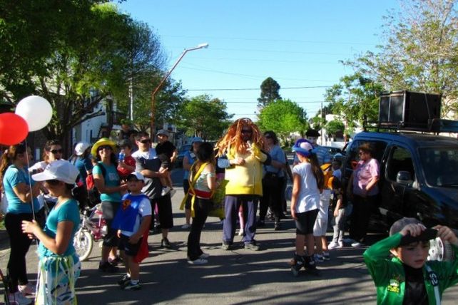 El sacerdote de Oro Verde festejará su cumpleaños con una fiesta de disfraces
