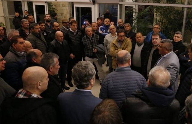 Tapia fue recibido por varios dirigentes en su llegada al país Tapia fue recibido por varios dirigentes en su llegada al país