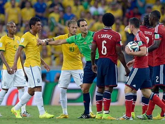 A contramano: la FIFA felicitó al árbitro de Brasil vs. Colombia