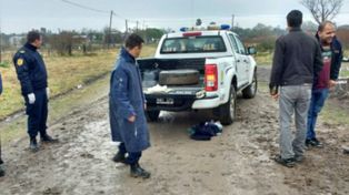 En el barro. La primera vez, Moyano se bajó de un colectivo, vio un patrullero, corrió y lo alcanzaron.