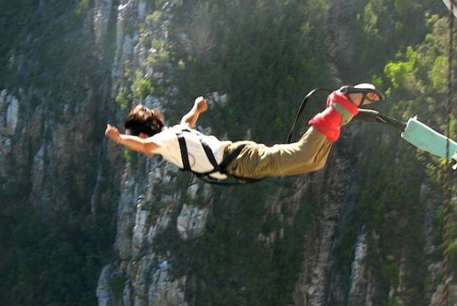 Buenos Aires: dos jóvenes perdieron la vida mientras realizaban bungee jumping