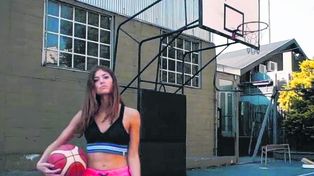 Critican por machista al video de la Liga de Básquet filmado por una modelo