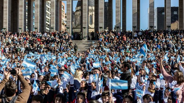 Más de 10 mil estudiantes de diez provincias prometieron lealtad a la bandera en Rosario
