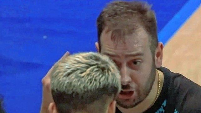 Luciano De Cecco tuvo una arenga muy particular en medio del duelo entre Argentina y Serbia.