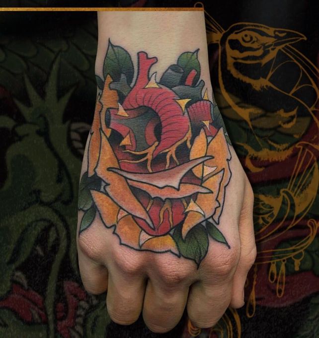En la 9ª convenciòn internacional de tatuadores