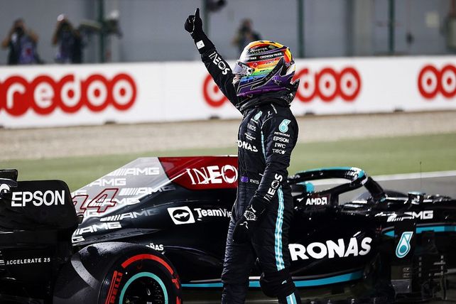 El piloto de Mercedes estableció una nueva marca al conseguir la 102º pole position.
