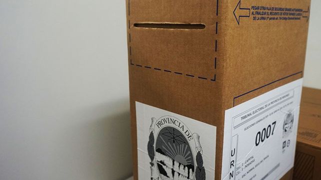 Los ciudadanos de Misiones votan para renovar la mitad de la Legislatura. La elección está marcada por el uso del voto electrónico y la controversial Ley de Lemas