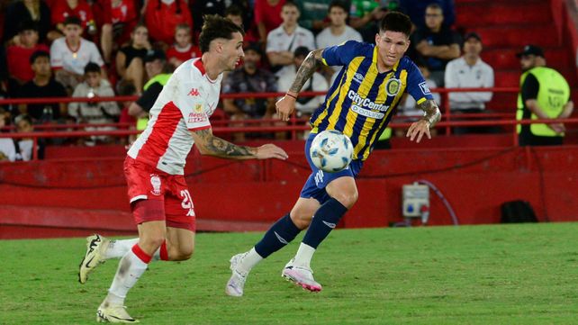 Ibarra ante Huracán, uno de los seis partidos que tiene con la camiseta de Central. Siempre ingresó desde el banco.