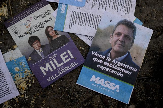 Cerrada la campaña, Milei y Massa protagonizan un duelo electoral que alumbrará al próximo presidente.