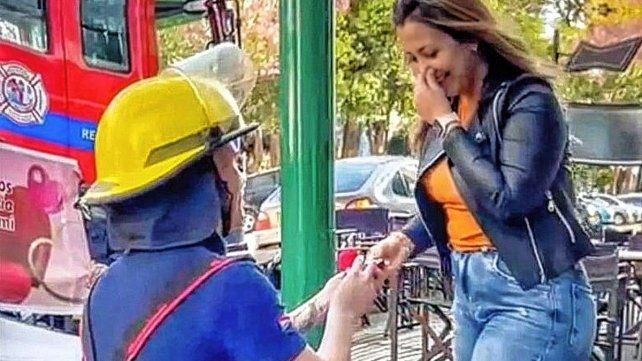 Carlos propuso casamiento a Vanesa de una manera especial