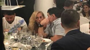 Maradona cenó y mantuvo una amable charla con Cristiana Sinagra en Nápoles