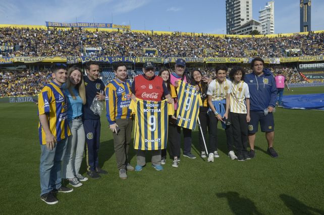 Bottura junto a su compañero Juan Carlos Forcaia y sus familias.