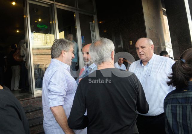 El plantel y los dirigentes de Lanús llegaron a Santa Fe para despedir a Diego Barisone