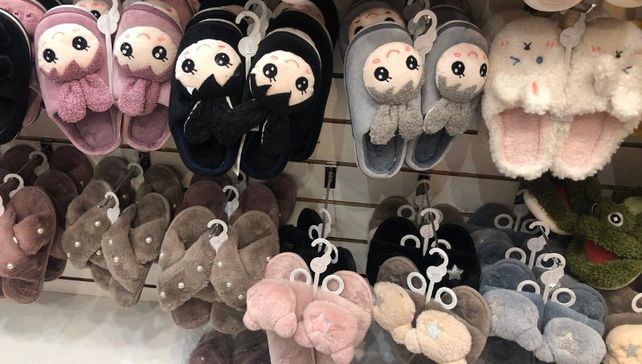 Colas eternas en la peatonal para entrar a una regalería china: las claves del fenómeno