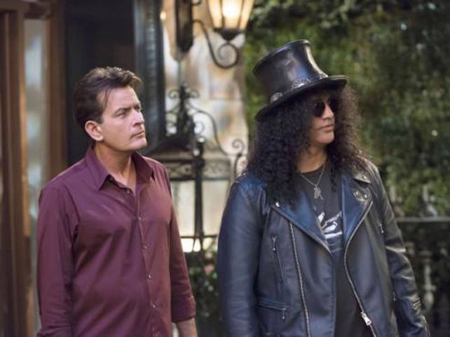 Slash actuó para la serie de Charlie Sheen
