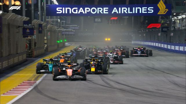 Las duras condiciones de la exigente carrera en Singapur lleva a los pilotos al límite físico.