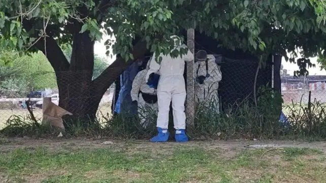 Tucumán: estaba denunciado por abusar de su nieta y lo encontraron muerto en una canchita