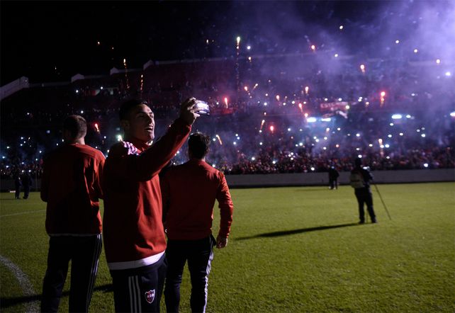 Los jugadores de Newells participaron del Banderazo en el Coloso.&nbsp;
