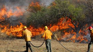 Lograron contener los incendios en C&oacute;rdoba y los evacuados vuelven a sus hogares