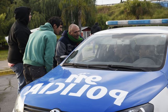 Familiares y compañeros del remisero baleado en Villa Gobernador Gálvez cortaron en Ayacucho y Circunvalación en reclamo de más seguridad.&nbsp;