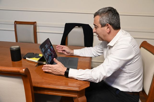 Por la vuelta de los susbsidios al transporte. El intendente Pablo Javkin se reunió en forma virtual con sus pares de la Red Federal de Intendentes.