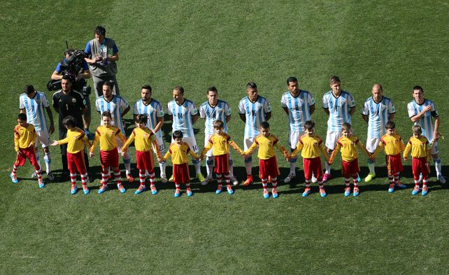 Sufriendo, a pura garra y corazón, Argentina venció a Suiza y está en cuartos