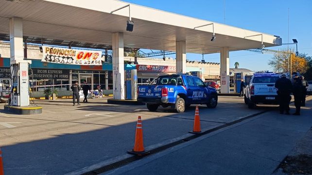 Dos personas atacaron una estación de GNC en Uriburu al 2000. Los trabajadores de estaciones de servicio se encuentran adheridos al paro general. Seis de cada diez estaciones brinda atención con guardias mínimas.