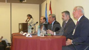 Santa Fe debatió sobre federalismo y los desafíos en Canadá y Argentina