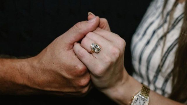 Taylor Swift y Travis Kelce anunciaron su compromiso