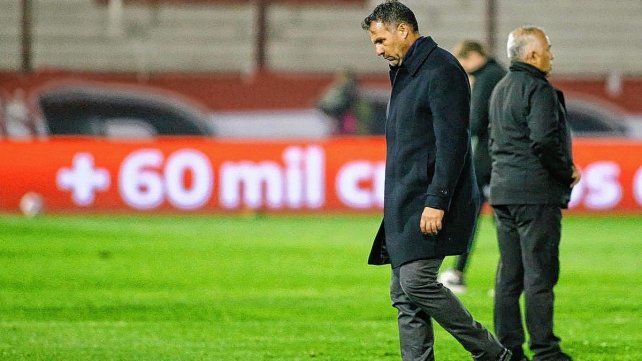 Diego Dabove dejó de ser el entrenador de Huracán