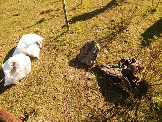 Descubrieron que un avión arrojaba bultos con marihuana a un campo cerca de Concordia