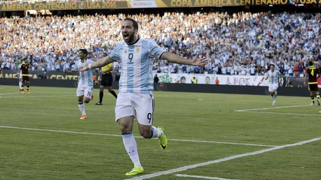 Argentina le gana 2 a 0 a Venezuela y pasa a semifinales de la Copa América