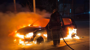 Un auto se incendió en la zona norte y trabajó una dotación de Bomberos Voluntarios
