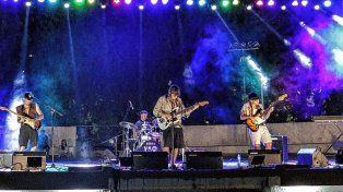 La banda escolar que creó la canción a Santa Fe ganadora, Tarro and The Baldes es de la escuela secundaria de la UNL