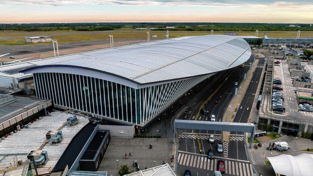 Irse del país vía Ezeiza es un slogan para no hacerse cargo de los errores propios.