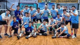 Los jugadores de Echagüe celebran el segundo éxito en serie.
