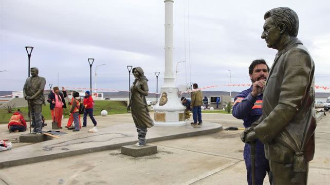 Vandalizaron una estatua de Cristina Fernández de Kirchner en Río Gallegos