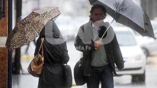 Viernes gris: lluvia y alerta meteorológico por tormentas intensas en toda la región