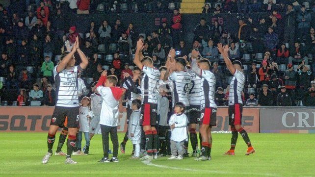 Colón lleva 15 partidos invicto jugando en el Brigadier López.