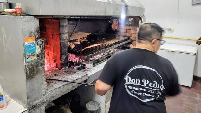 Cittadini y la parrilla Don Pedro organizaron la primera degustación de carne de burro. Tuvieron que armar dos tandas de clientes ante la gran demanda