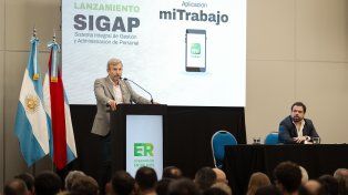 El gobernador presentó Mi Trabajo junto al ministro de Gobierno y Trabajo, Manuel Troncoso, el secretario de Trabajo, Mariano Camoirano,&nbsp; funcionarios y trabajadores de la administración pública
