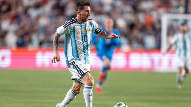 Lionel Messi convirtió un gol de penal en el triunfo de la selección argentina frente a Islandia
