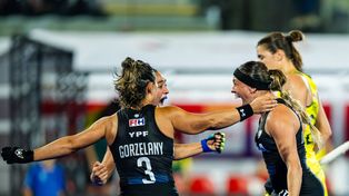 El festejo de Las Leonas tras vencer a Australia y conseguir el pasaje a la final del Mundial, en la que enfrentarán a Países Bajos.
