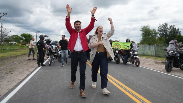 Con una travesía motoquera, Pullaro y Scaglia inauguraron la pavimentación de la Ruta Provincial Nº 3