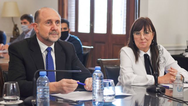 Gestión. El gobernador Omar Perotti y la ministra Celia Arena.