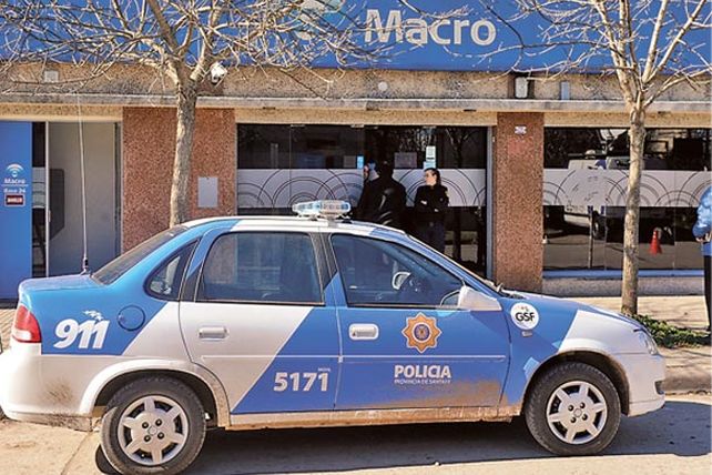 Hallaron una camioneta vinculada al robo en San Jerónimo Sud