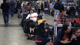 Aeroparque y Ezeiza: cancelan 45 vuelos por tormentas y asambleas